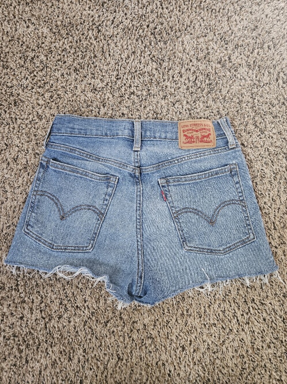 🌺Levi's Button Fly High Waised Cutoff Shorts Size 27